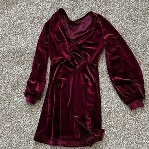 Burgundy velvet v-neck dress